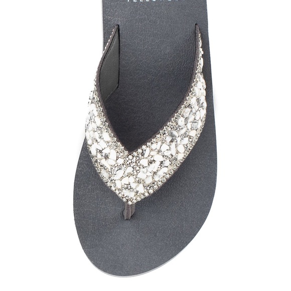 Yellow box Lilla Wedge Sandal color gray medium width - Picture 4 of 5